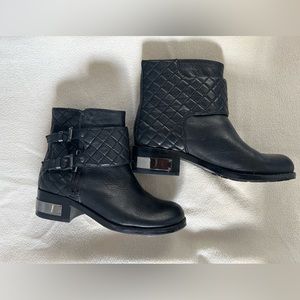 Vince Camuto winta ankle boot size 7 black